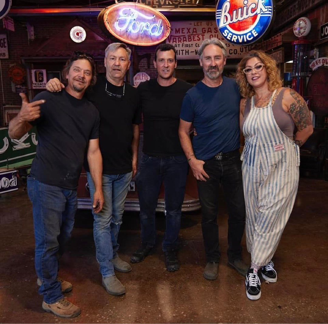Danielle posed with her American Pickers castmates for a group photo