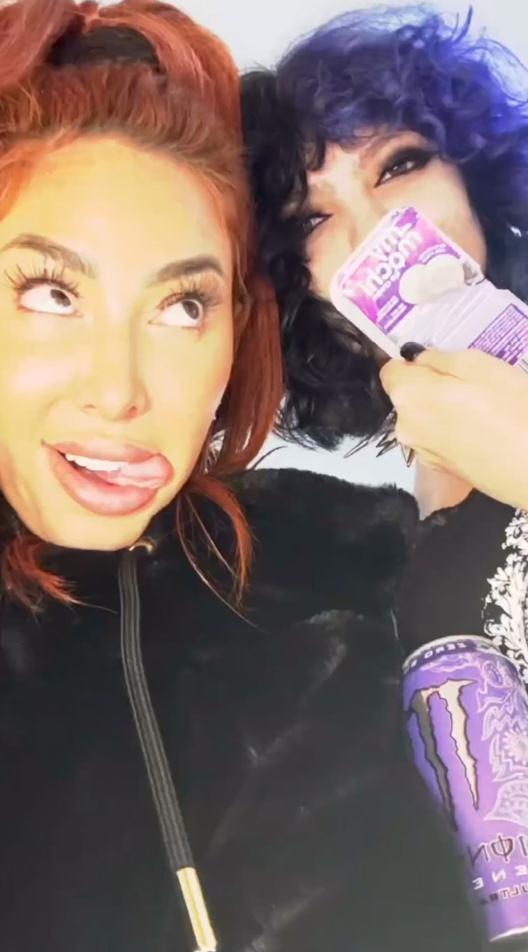 Farrah showed off her new seemingly uncomfortable lips online
