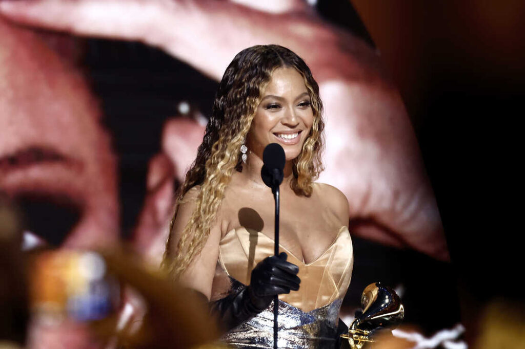 Beyoncé releases "Texas Hold 'Em" and"16 carriages" during the Super Bowl : NPR