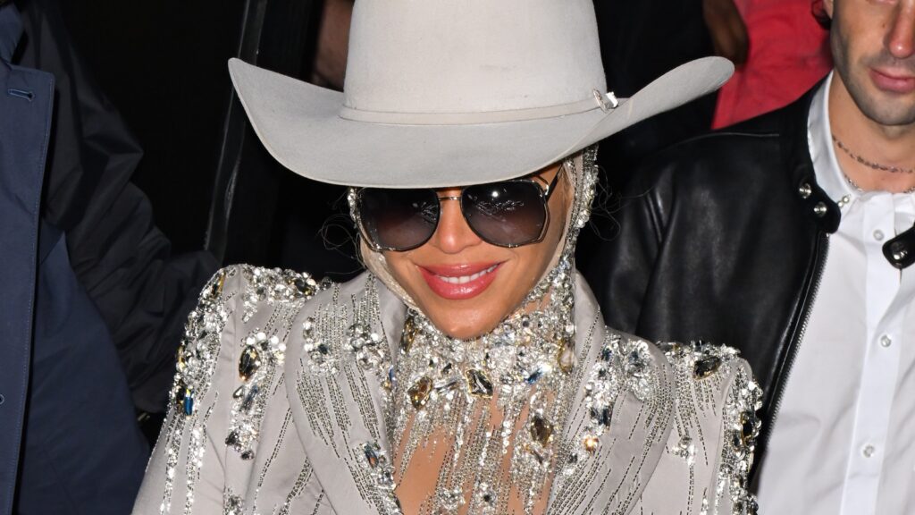 Beyonce wearing a Country Music outfit
