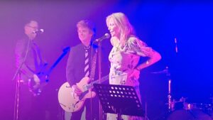Billie Joe Armstrong and Courtney Love Cover Cheap Trick