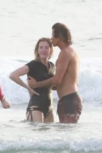 Armando was seen getting kissing Ellie as they spent time on the beach