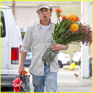 Jeremy Allen White Shops for Flowers After Big Wins at SAG Awards 2024