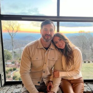 Jinger Duggar posed in skintight leather pants with her husband Jeremy Vuolo