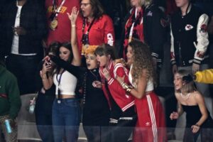 Taylor Swift in Ab-Baring Top Celebrates Super Bowl Win with Beau Travis Kelce — Celebwell