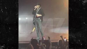 Toby Keith's Mom Joined Him Onstage In Near-Final Show Before Death