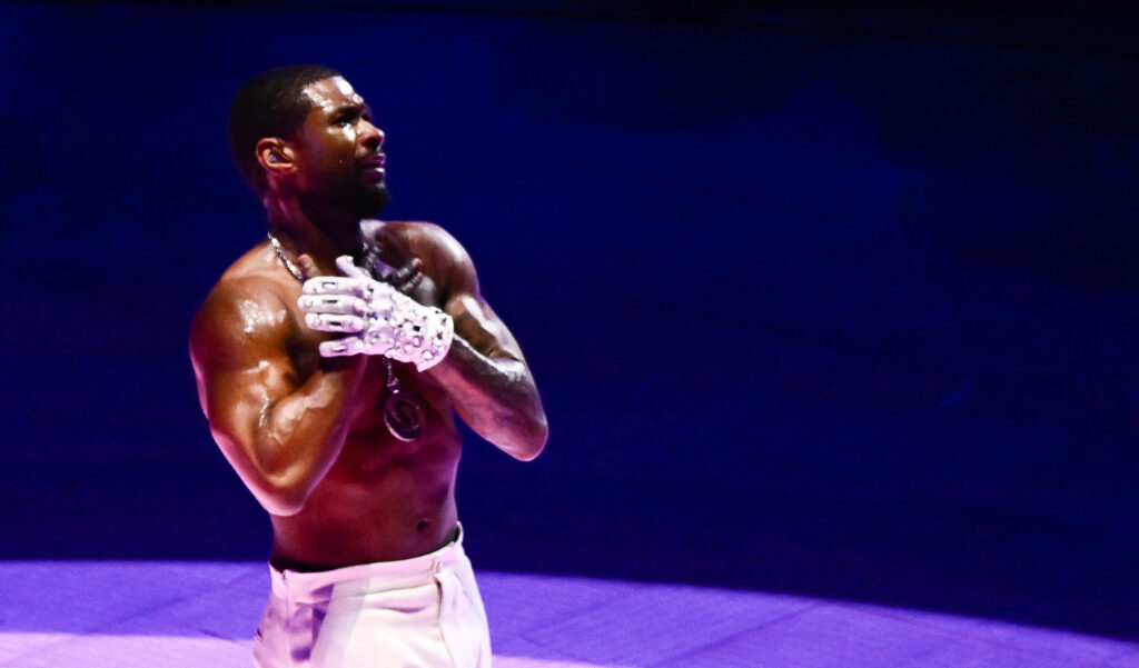 Usher left Super Bowl fans perplexed by wearing gloves with every outfit during his halftime show