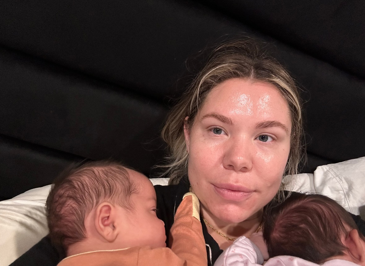 Kailyn cradled her twin newborns as they slept in her arms