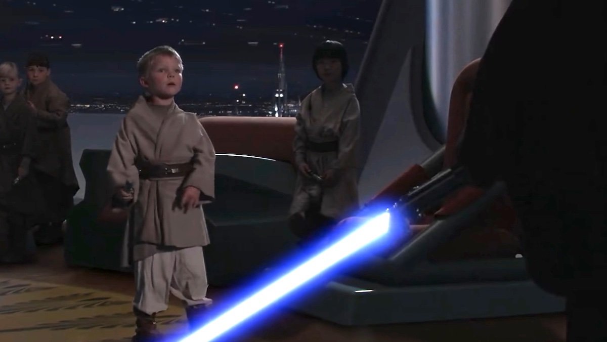 A scared Youngling  reacts to Anakin's blue lightsaber in Revenge of the Sith