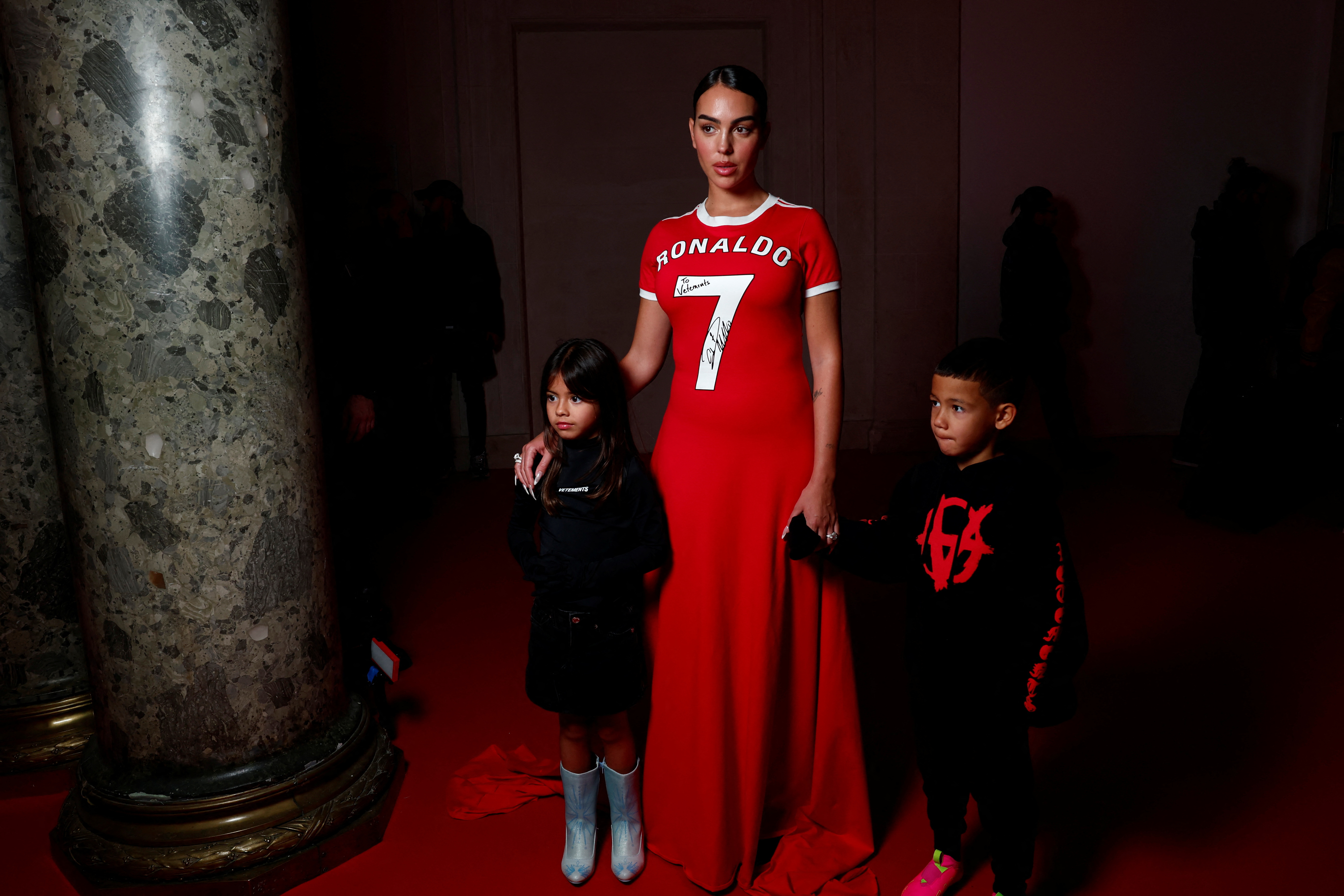 The model posed with her twin kids Eva and Mateo Ronaldo
