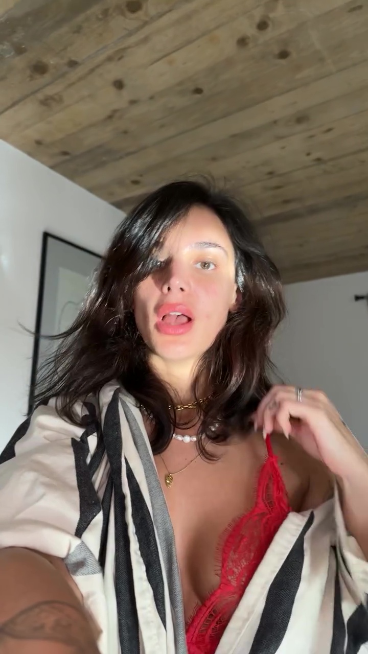 Jade teased some red lingerie during a clip on Instagram