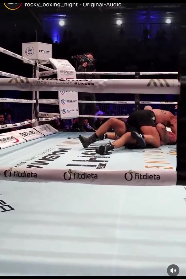 MMA ace Marcin Sianos took on 8-0 boxing prospect Artur Bizewski when it erupted