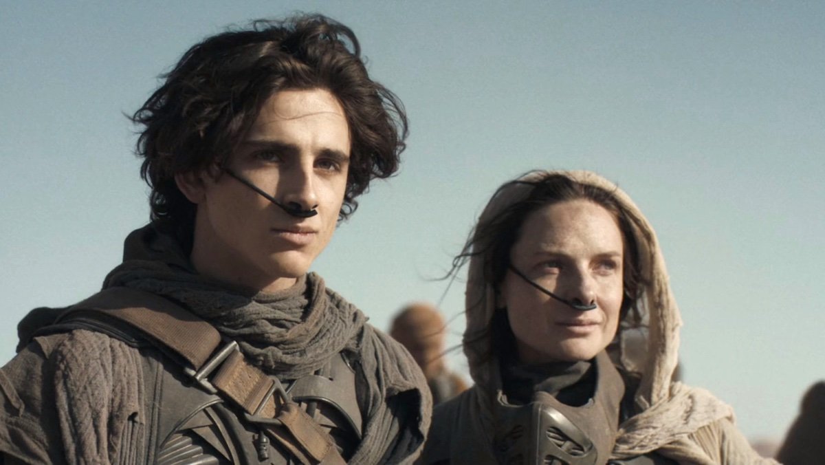 Paul Atreides and his mother Lady Jessica in Fremen stillsuits without masks in Dune