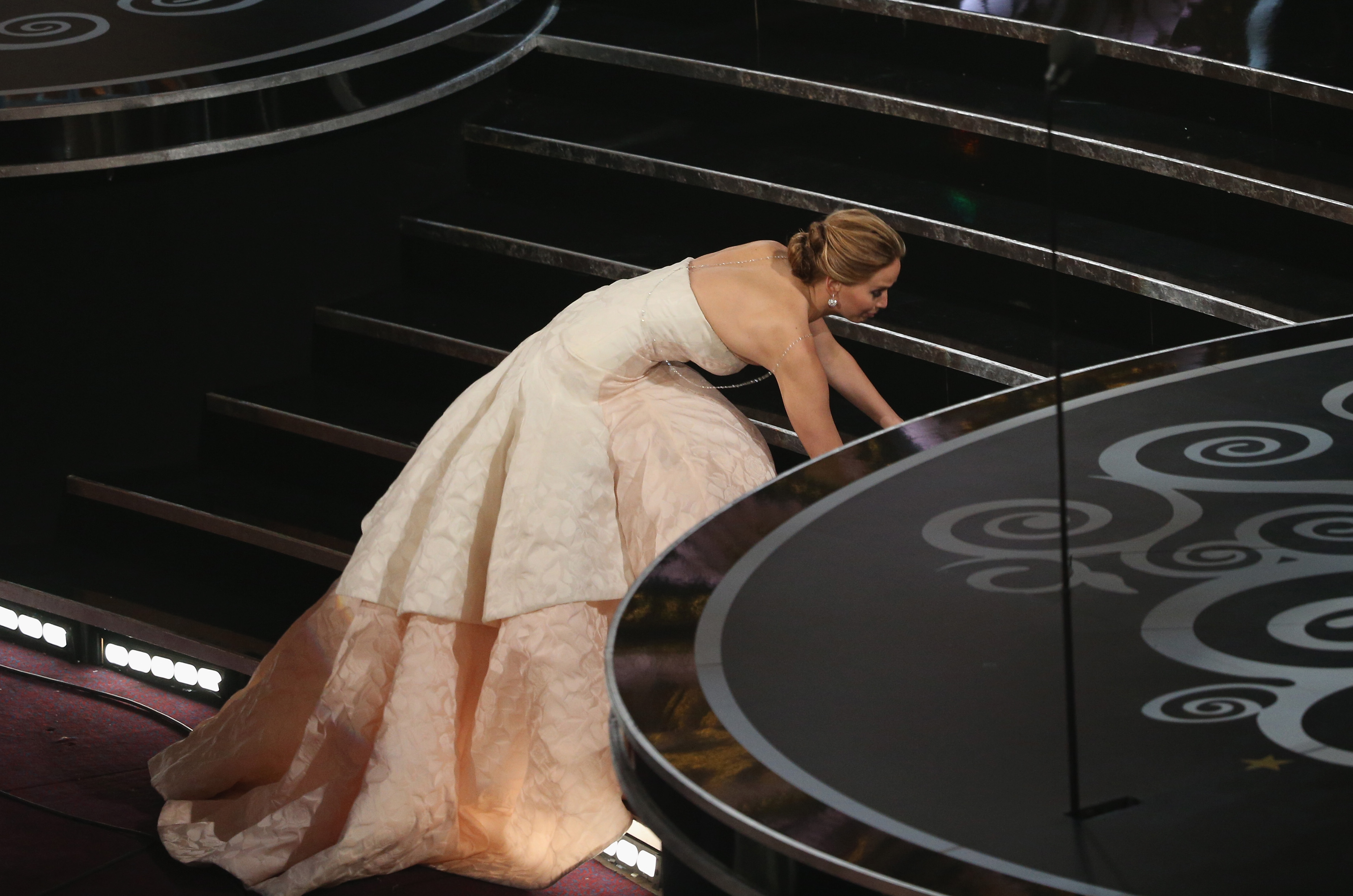 Jennifer Lawrence took a fall