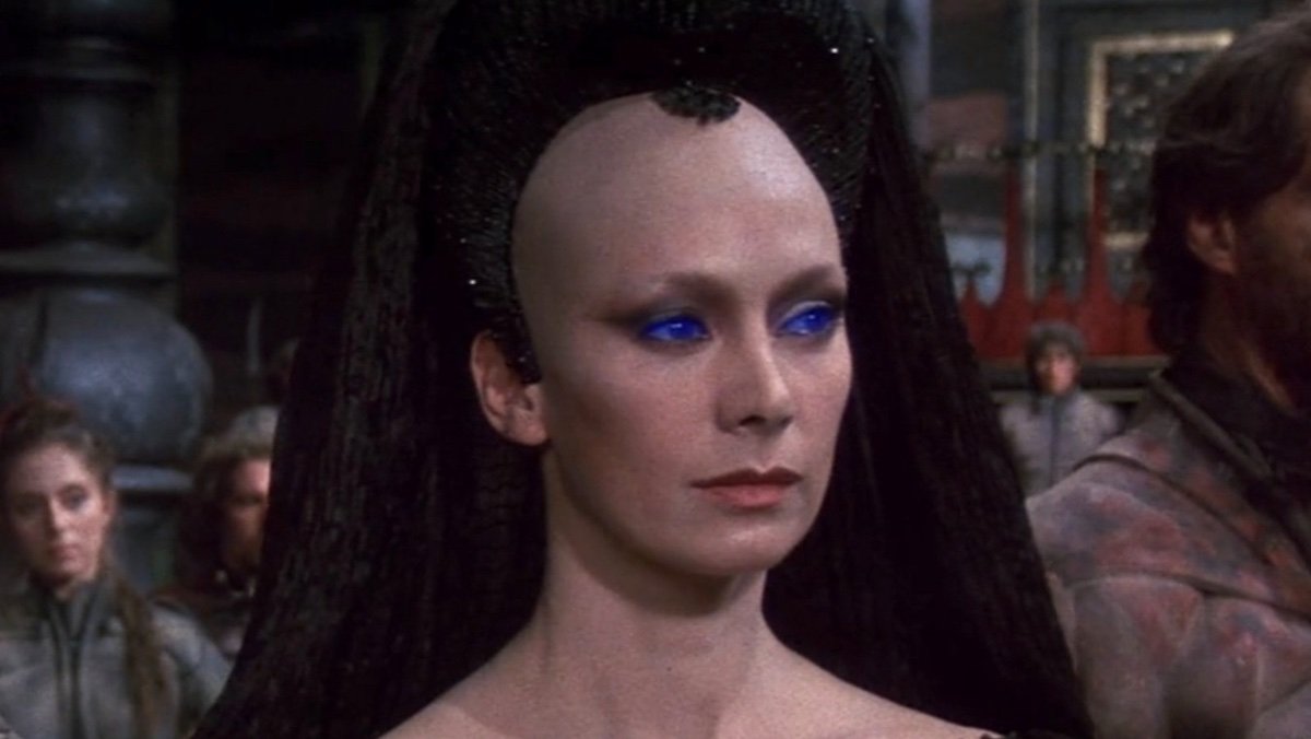 Lady Jessica bald with a big black headdress in David Lynch's Dune
