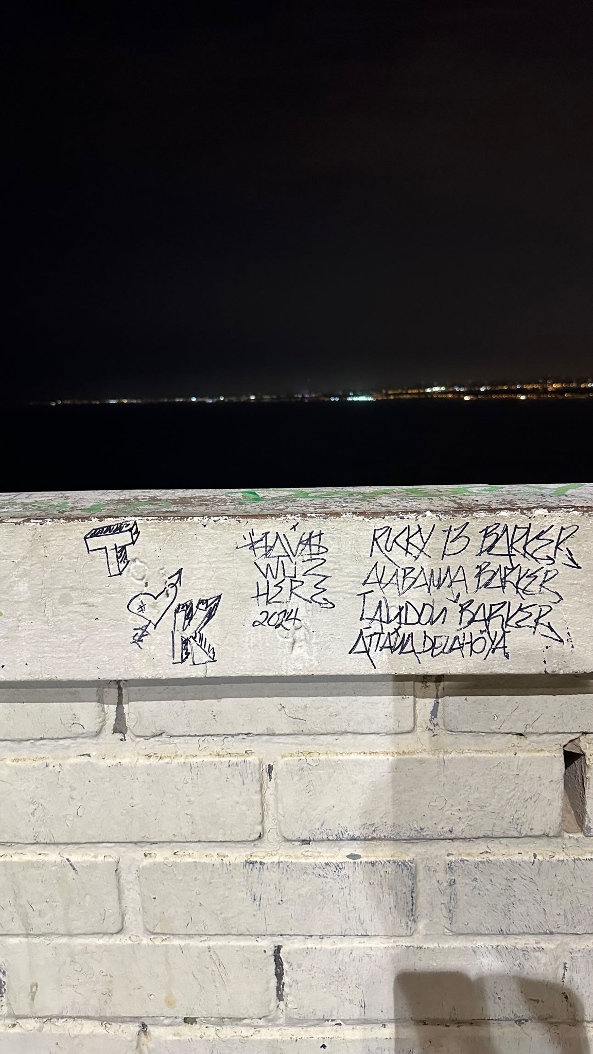 Travis shared a photo of his graffiti art, which included his children's names: Rocky Barker, Alabama Barker, Landon Barker, and Atiana De La Hoya