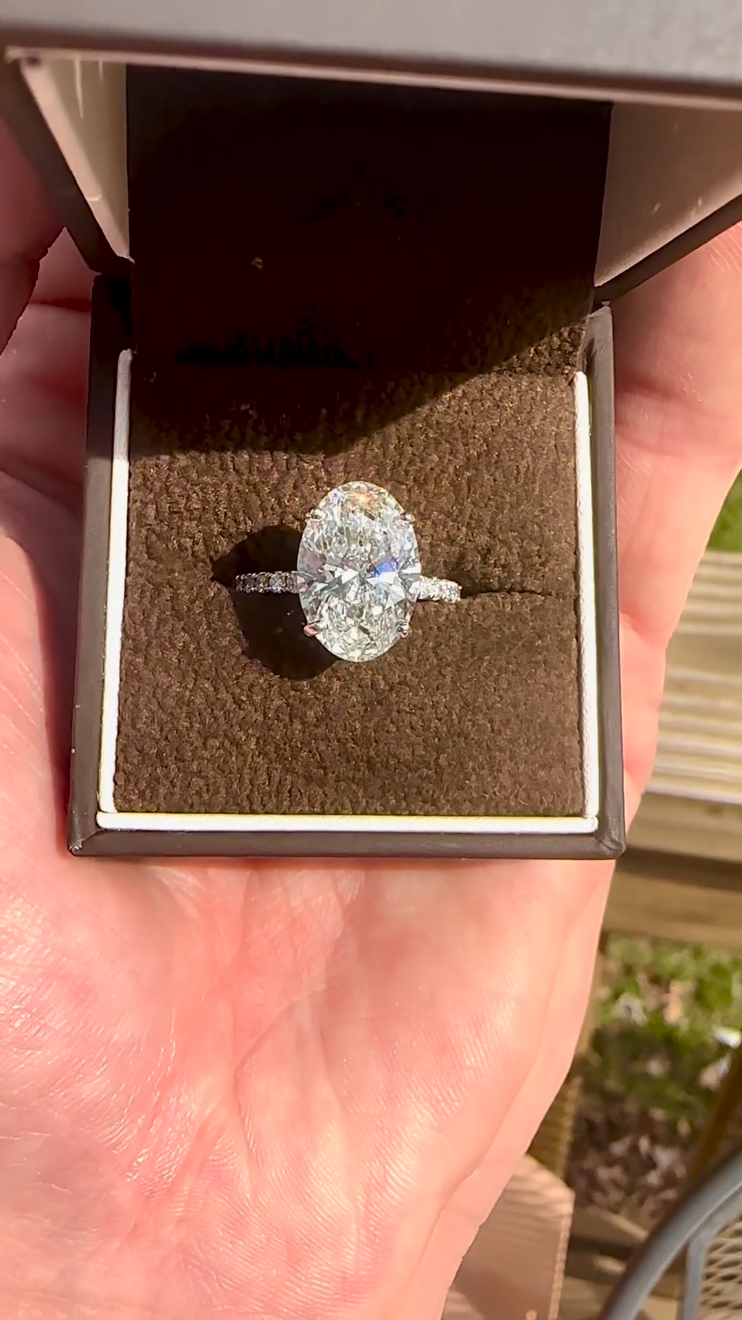 Catelynn shared a video of the stunning ring sparkling in the sunlight on Instagram