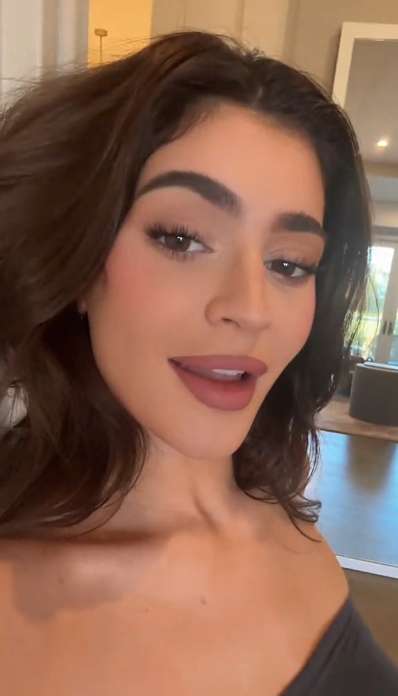 Fans were not thrilled with Kylie's ‘huge eyebrows’  and her 'unflattering’ look