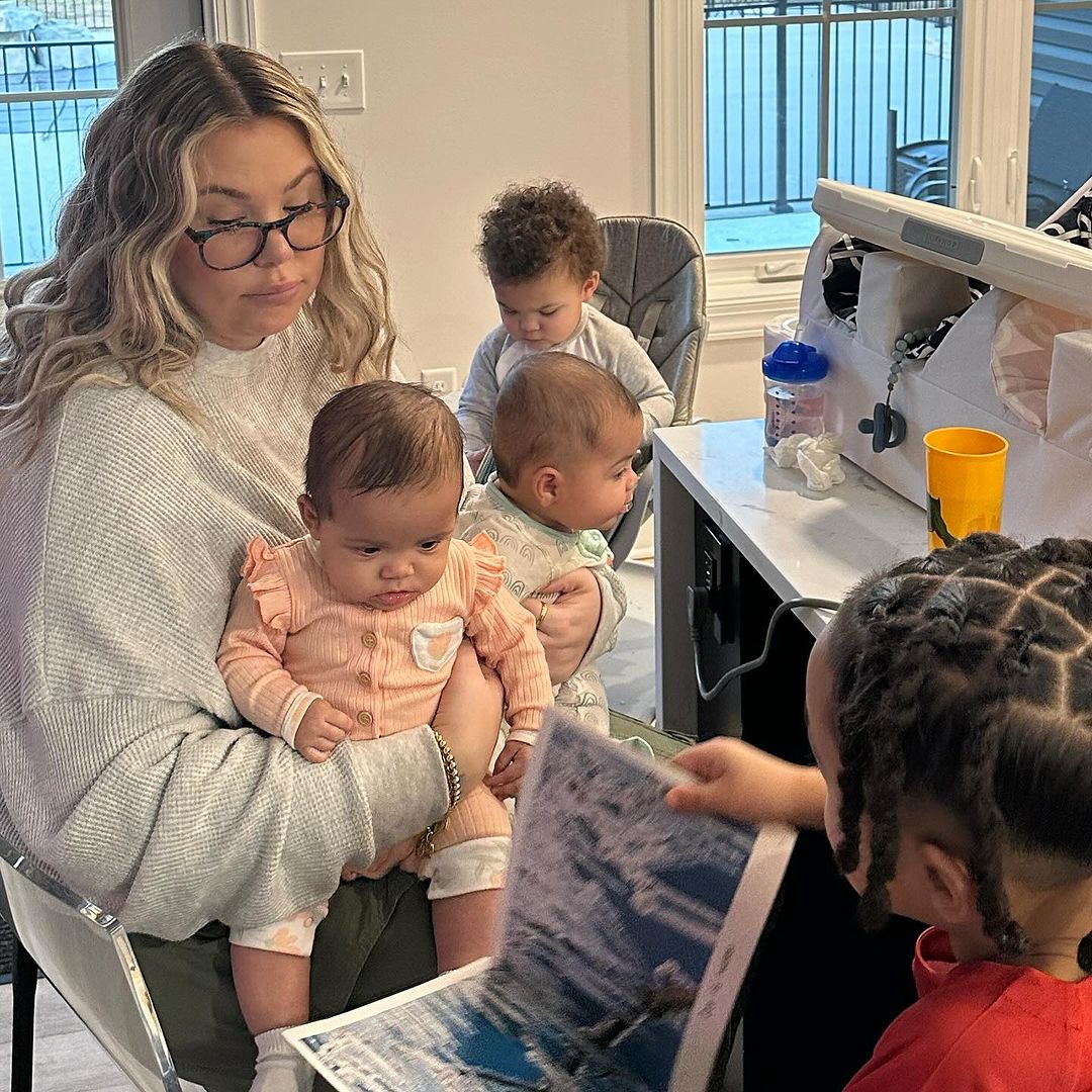 Kailyn pictured with her twin babies and her other children