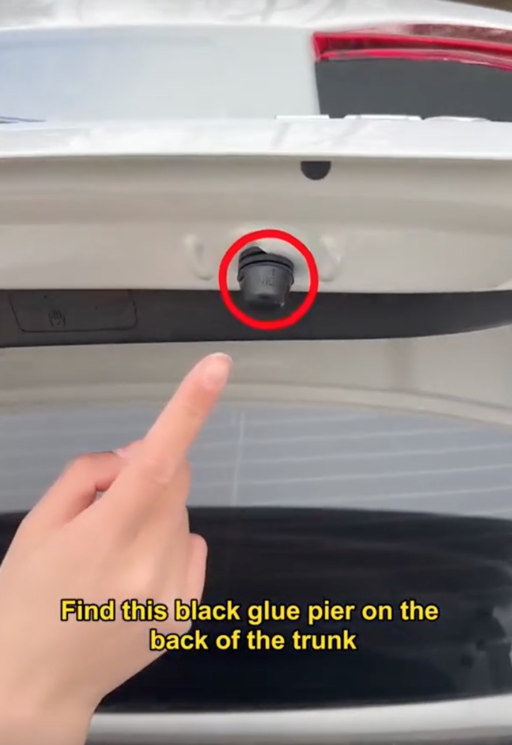 To reduce the gap between the boot lid and the car's bodywork simply turn this knob anticlockwise