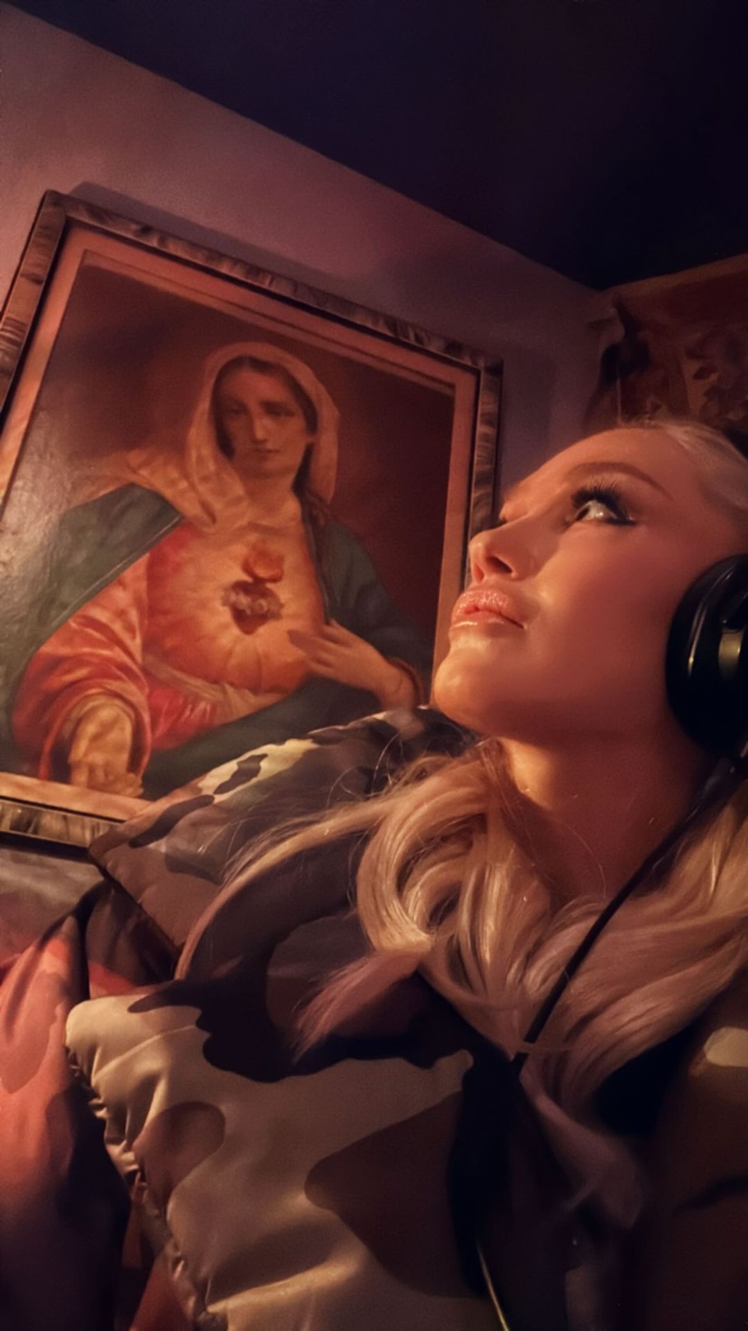 Blake's post was uploaded around the same time Gwen shared a somber photo of her 'praying' while alone in a recording studio