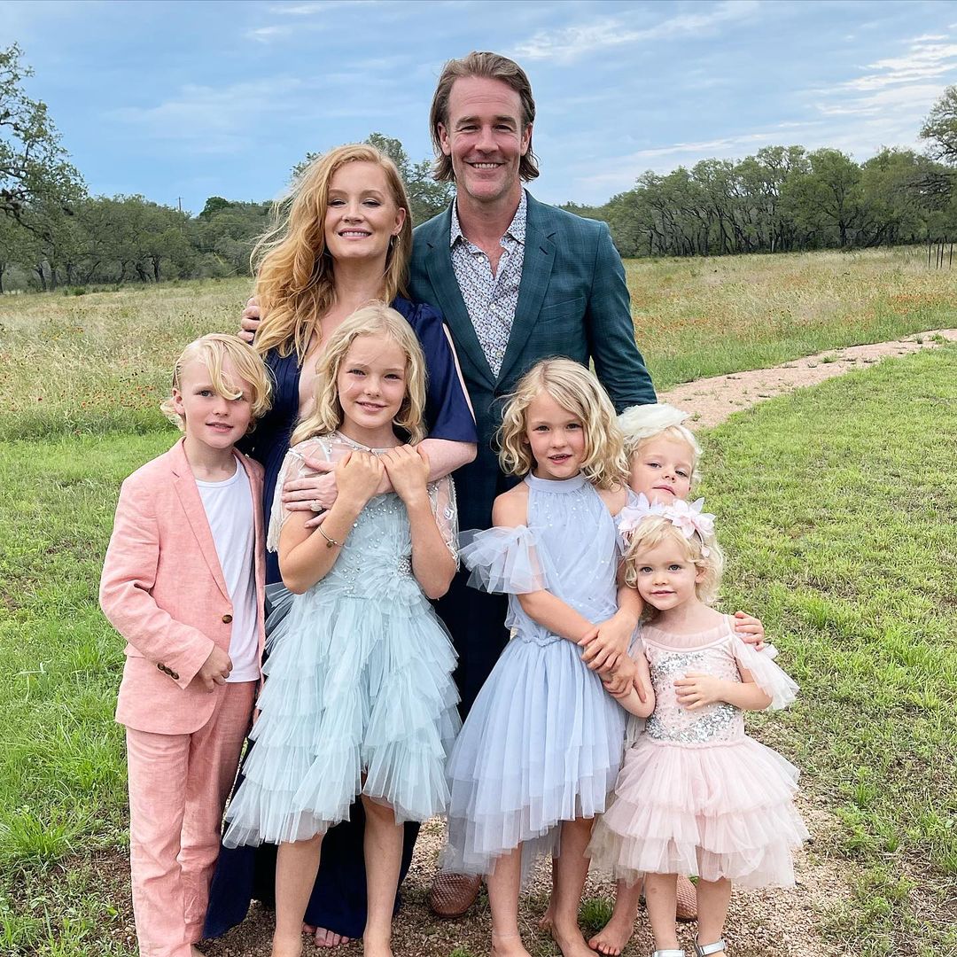 James and his wife Kimberly took a group photo with their five children