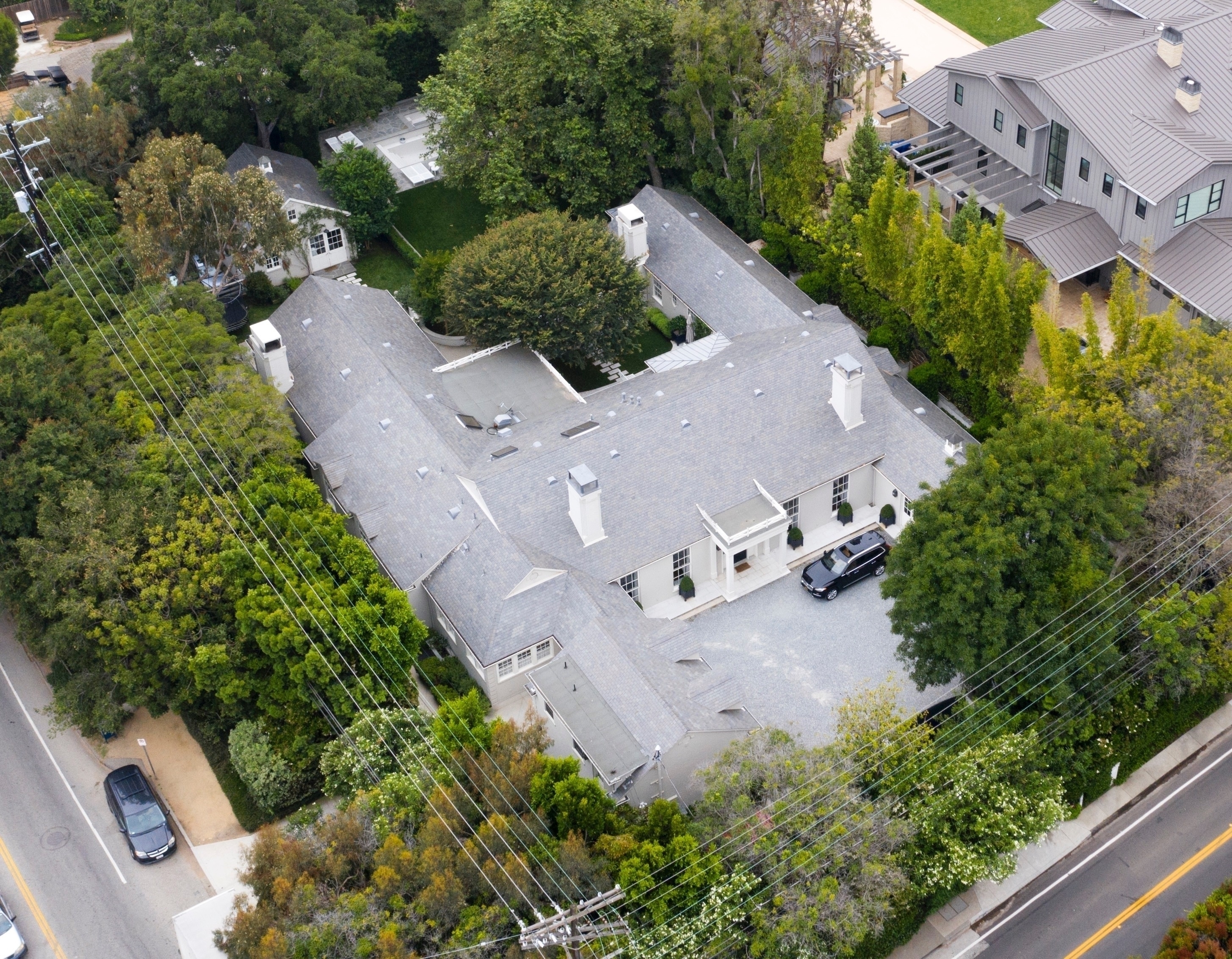 Gwyneth also owns this mansion in Brentwood