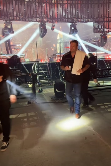 It also showed Blake getting his own backstage spotlight and clean towel
