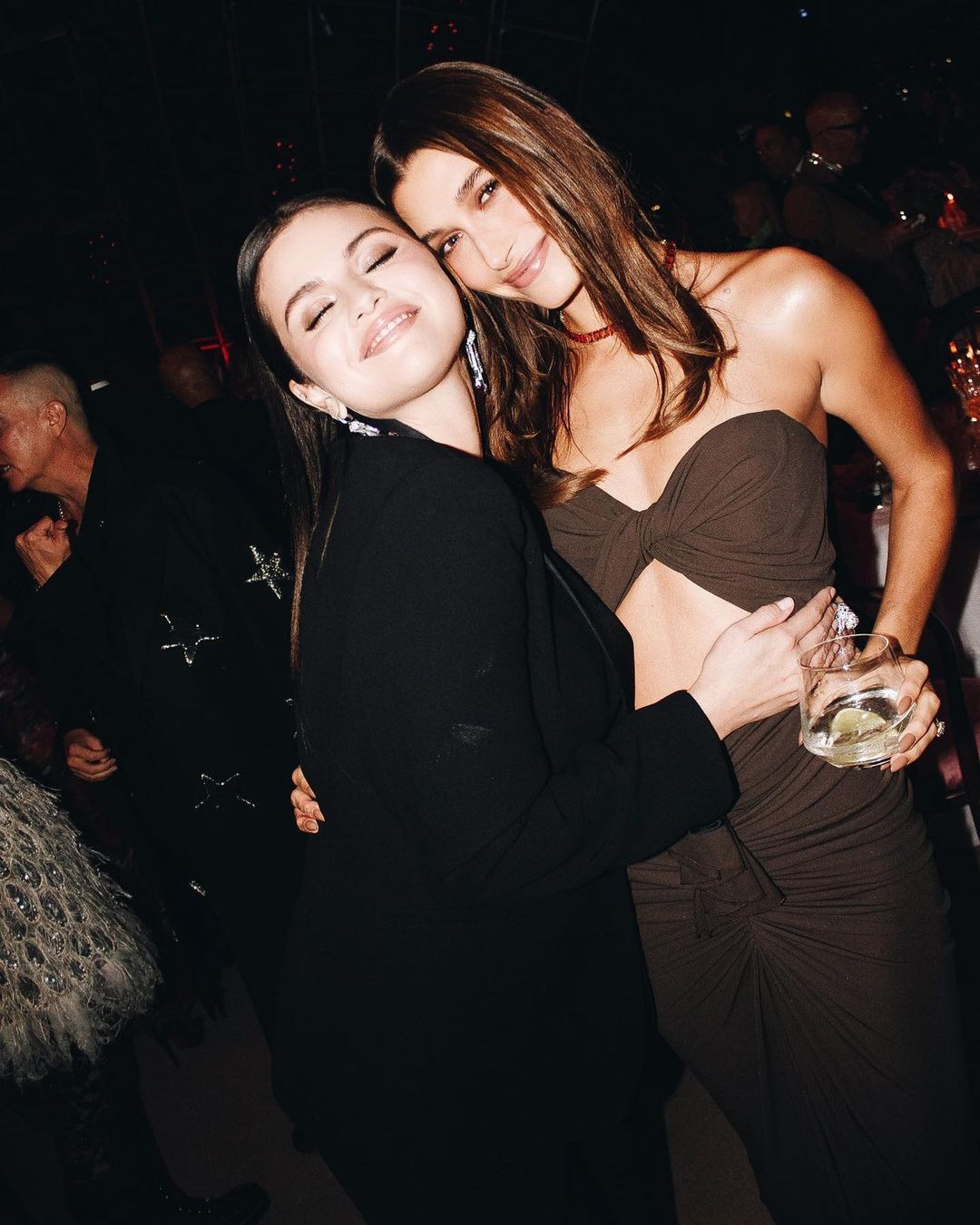 Hailey and Selena have supposedly squashed their beef and were seen posing together at a gala in 2022