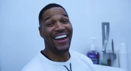 Michael Strahan had fans convinced he filled in the gap in his teeth