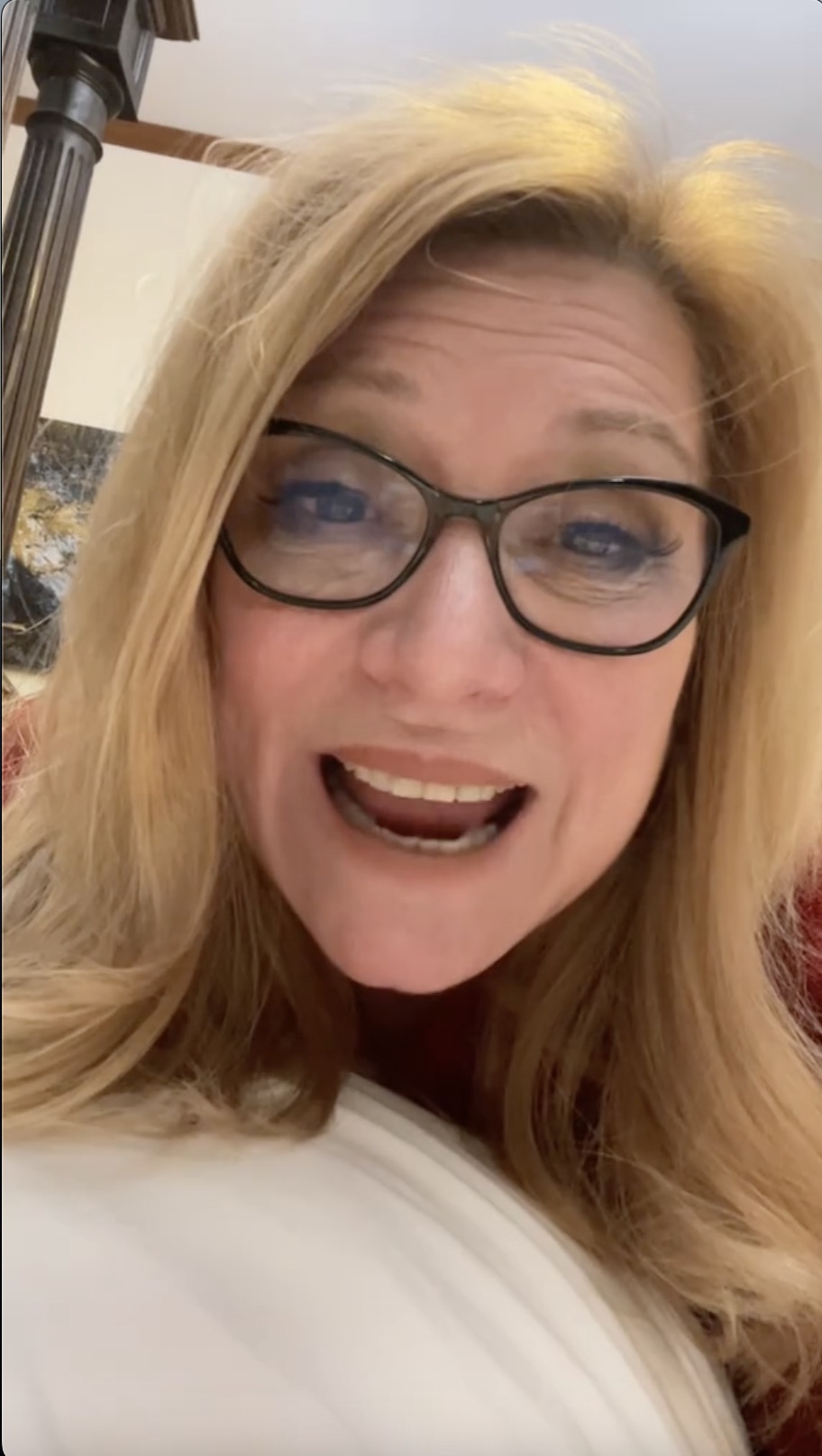 90s Radio Host Delilah Resurfaces In New Tiktok And Shows Off Rarely