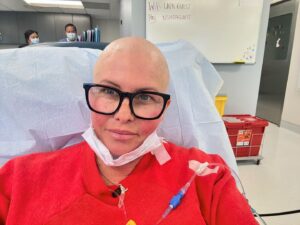 Nicole Eggert showed bald head during her hospital visit