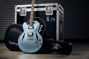 DAVE GROHL Partners With EPIPHONE To Release His DG-335 Guitar