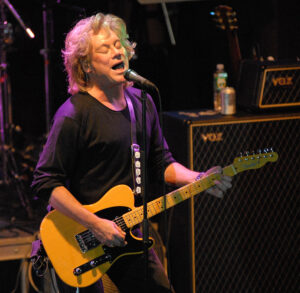 Eric Carmen of The Raspberries died over the weekend (photo from New York City on October 13, 2007)