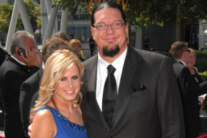 Emily Zolten and Penn Jillette attend the 2009 CREATIVE ARTS EMMY AWARDS at NOKIA Theatre on September 12, 2009 in Los Angeles, California