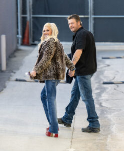 Gwen Stefani leaked a private text exchange between her and her husband, Blake Shelton