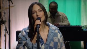 Kacey Musgraves on SNL: Watch Her Two Performances