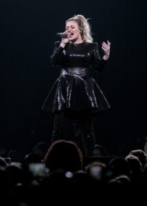 Kelly Clarkson encouraged fans to buy tickets to her upcoming shows in Atlantic City