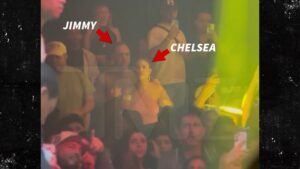 'Love Is Blind' Exes Jimmy Presnell, Chelsea Blackwell Share PDA in Nightclub