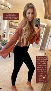 Mrs Hinch posed in her go-to blouse on Instagram stories