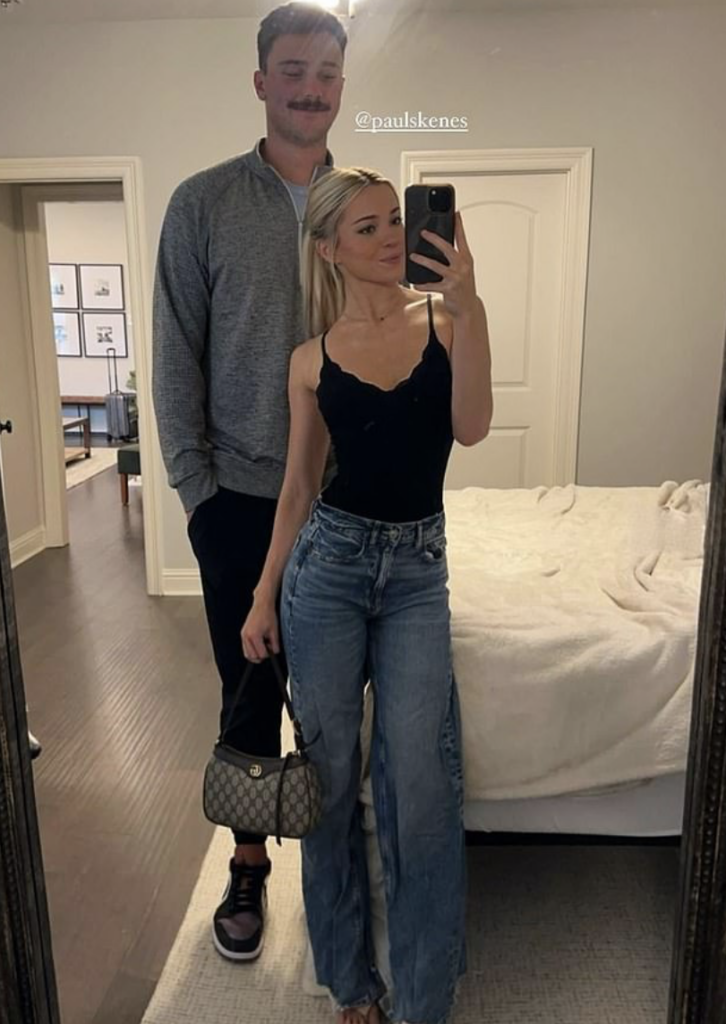 Olivia Dunne In Her Low-Cut Black Top Poses For A Selfie With Boyfriend ...
