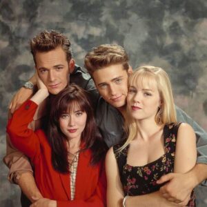 Actors Luke Perry, Shannen Doherty, Jason Priestley and Jennie Garth pose for a portrait on the set of "Beverly Hills, 90210" in Sep. 1991 in Los Angeles.