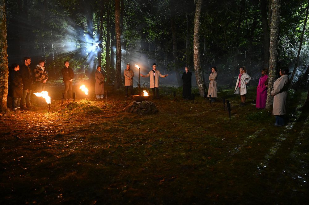 Alan Cumming speaking to the cast of The Traitors in the woods