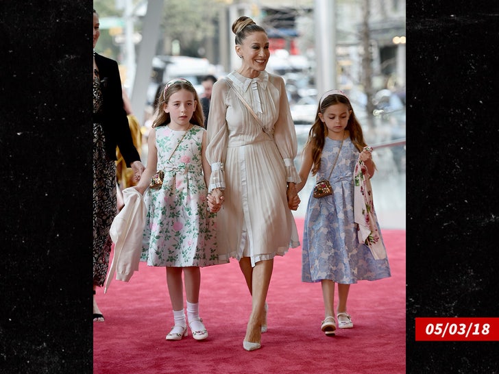 Sarah Jessica Parker with Daughters 2