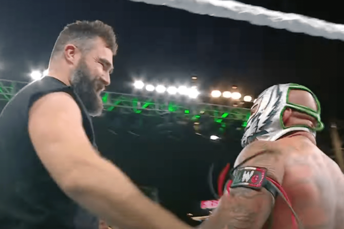 jason-kelce-gets-involved-in-rey-mysterio-match-in-surprise-appearance-at-wrestlemania-40