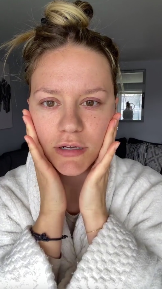 The bare-face influencer showed how quickly she could change her look