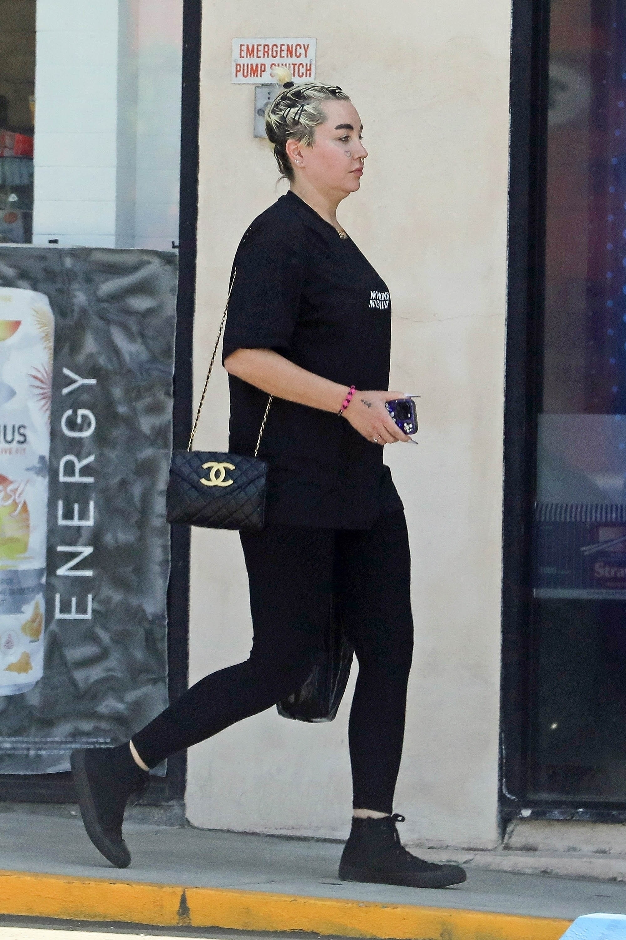The former Nickelodeon child star looked unbothered as she rocked an oversized black T-shirt and leggings