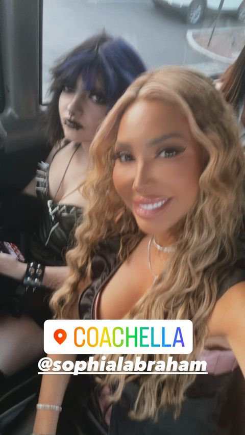 Farrah smiled at the camera during her car ride to Coachella