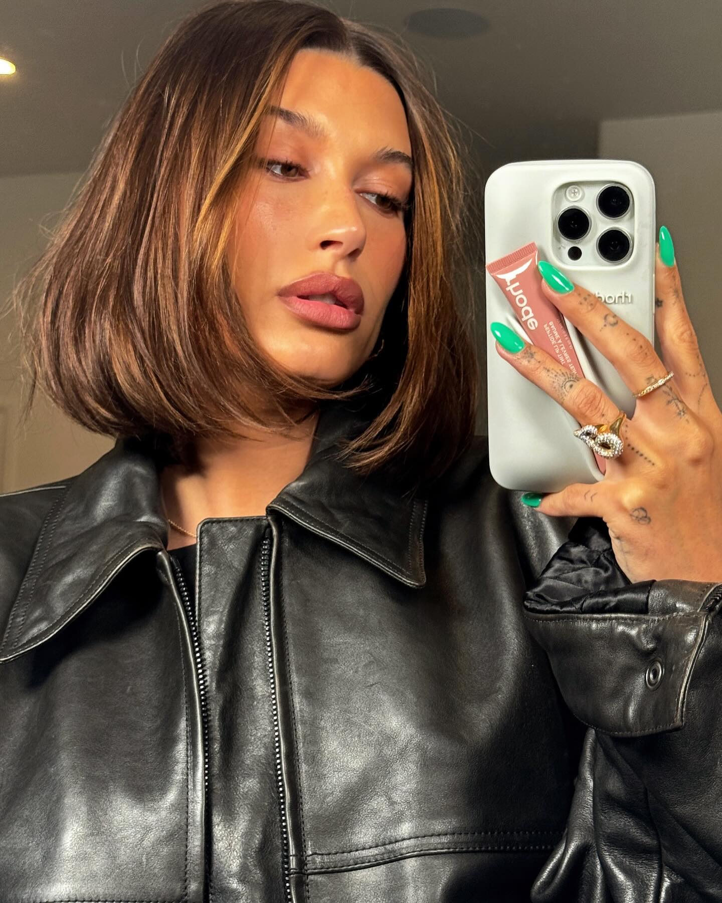 Hailey Bieber’s short hair makes her look ‘hotter than ever,’ fans gush ...