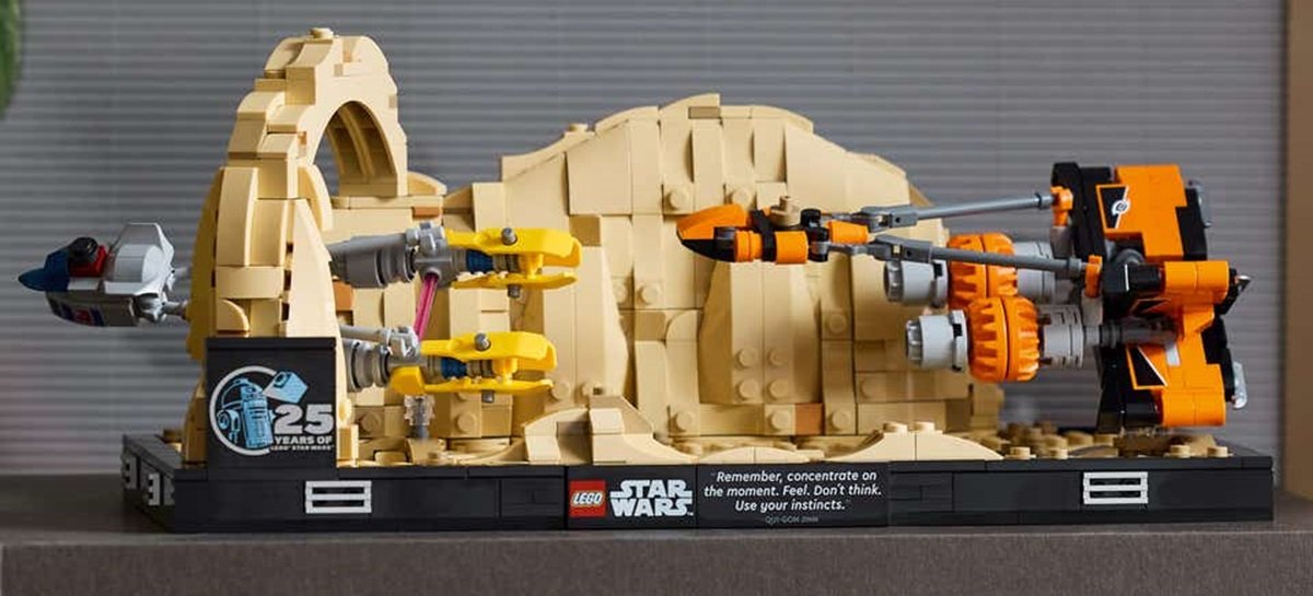 LEGO Star Wars Mos Espa Podrace diorama.
